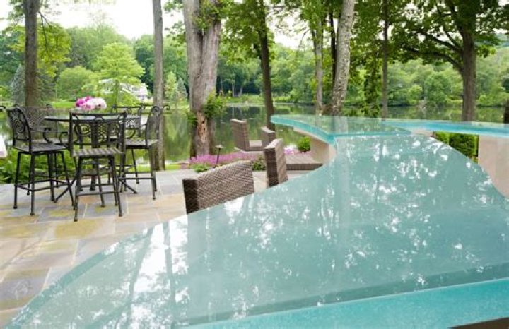 Can any rock scratch glass?