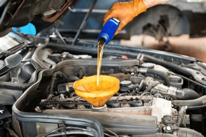 Can engine oil last 2 years?