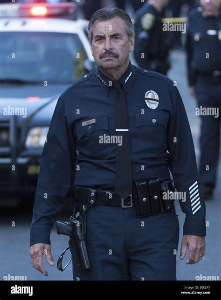 Can LAPD have beards?