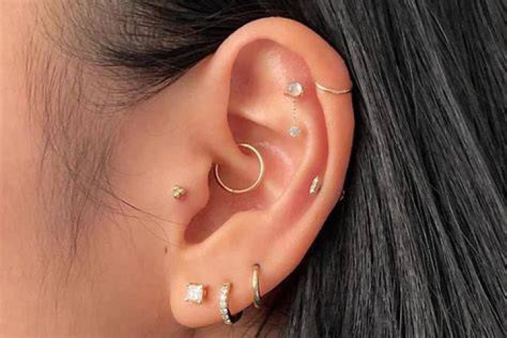 Can you dye your hair with a new ear piercing?