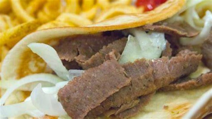 How do Chicagoans say gyro?