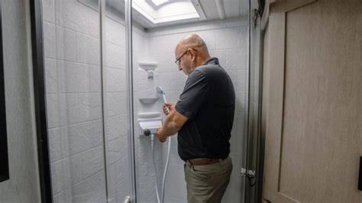 How do Italian showers work?