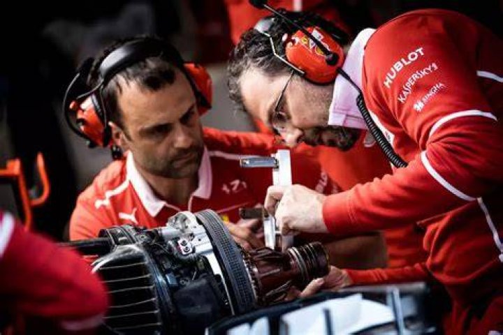 How much do f1 engineers earn?
