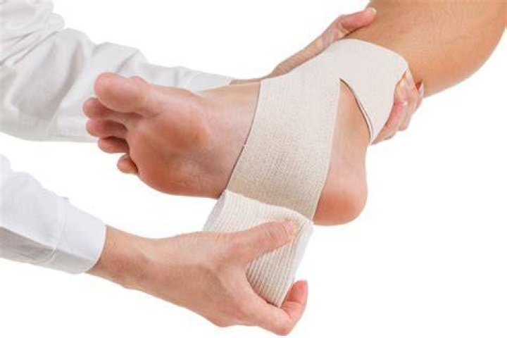 Should I sleep with a compression bandage on?