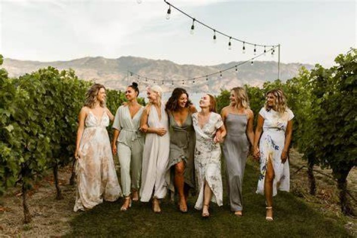 What should a man wear to a wine tasting?