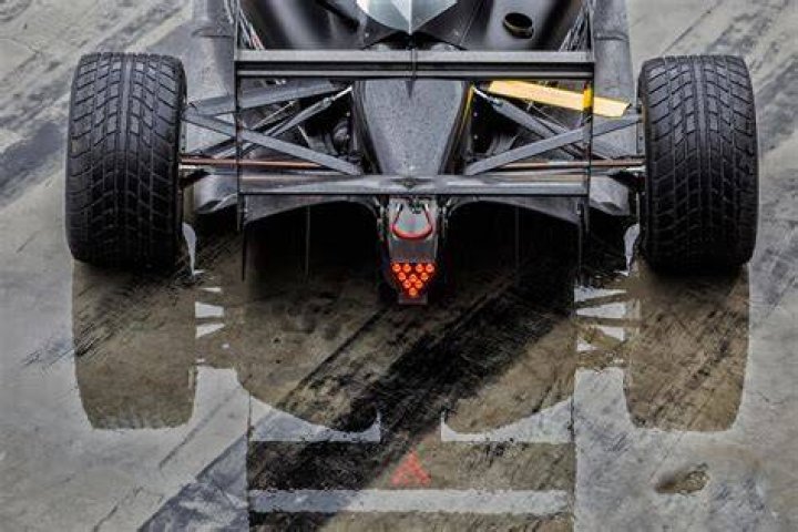 Why did F1 run grooved tires?